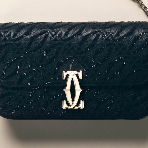 Las lentejuelas iluminan el exclusivo bolso joya de Cartier