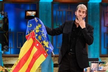 David Broncano recuerda a las víctimas de la dana durante ‘La Revuelta’: “Nos acordamos, lo dijimos el año pasado, y nos acordaremos”