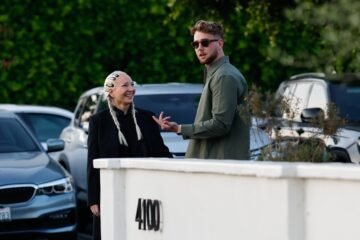 La cantante Sia y su exmarido se lanzan acusaciones de adicción a las drogas y pornografía infantil en su batalla por la custodia de su hijo