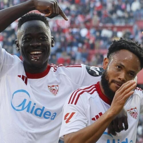 El Sevilla toma oxígeno y machaca a un Oviedo catastrófico