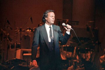 Julio Iglesias seguirá sonando en mi salón