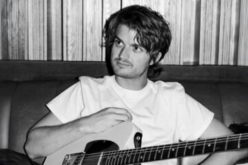 De héroe en Stranger Things a desbancar a Taylor Swift: el inesperado éxito musical de Joe Keery con una canción que supera los 2.000 millones de escuchas