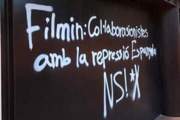 Independentistas radicales vandalizan la sede de Filmin con una pintada por «colaboracionista con la represión española»