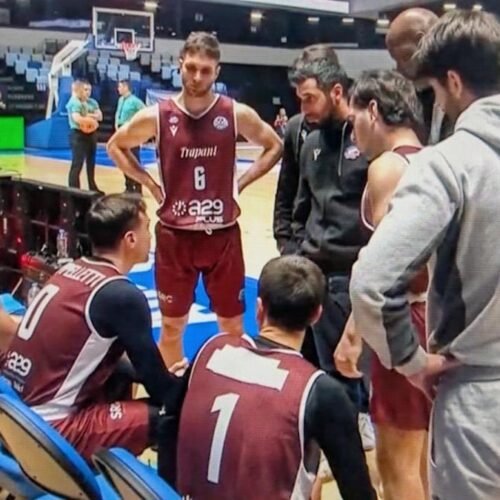 Bochorno en la Champions: Se presentan con cinco jugadores y el partido acaba a los siete minutos