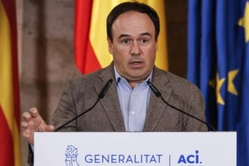El president valenciano convoca a los partidos para lograr “una normalidad democrática”