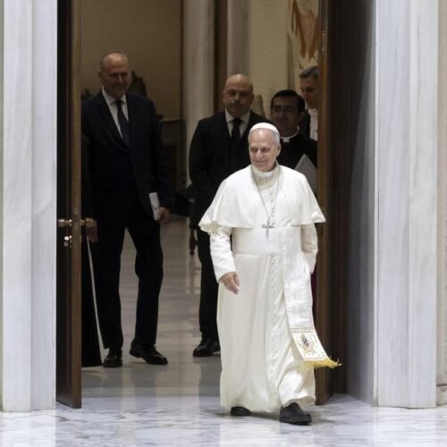 Tres cardenales cercanos al Papa condenan con dureza la “política destructiva” de Trump