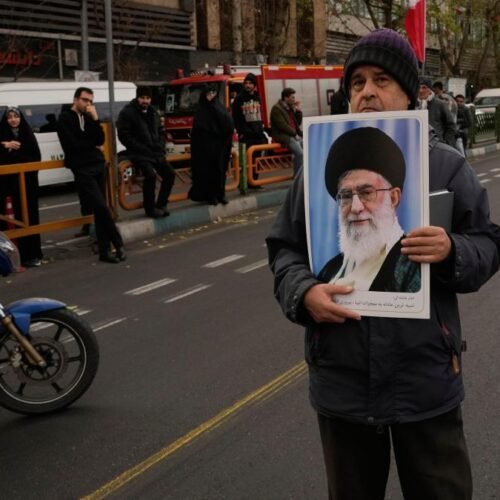 Jamenei apunta a Trump