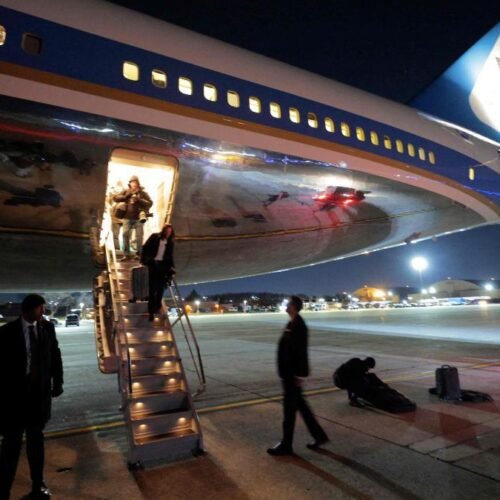 El Air Force One de Trump, obligado a regresar a Washington por un fallo eléctrico cuando iba camino a Davos