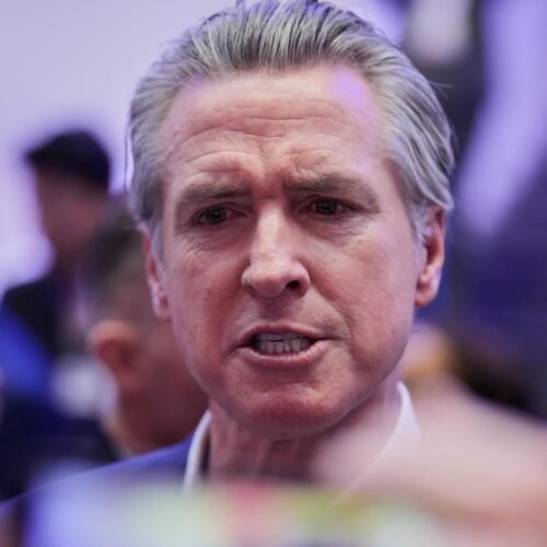 Gavin Newsom pide a los europeos que tengan “huevos” contra Trump