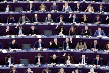 La Eurocámara congela la ratificación del pacto comercial con EE.UU. por los ataques de Trump