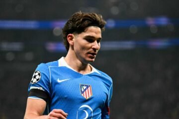 El Atlético extraña a Julián Álvarez y encumbra a Oblak en Estambul