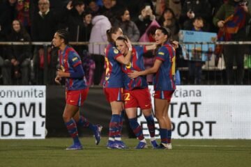 El Barça se repone a una injusta expulsión y se planta en la final de la Supercopa