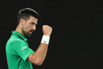 Un imperial Djokovic sorprende a Sinner y se cita con Alcaraz en la final del Open de Australia