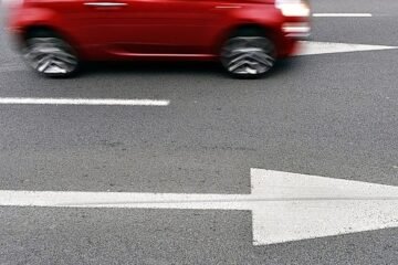 El transporte europeo se atasca entre coches viejos y combustibles fósiles