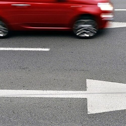 El transporte europeo se atasca entre coches viejos y combustibles fósiles