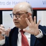 Hacienda sospecha que el antiguo despacho de Montoro troceó cobros para no ser detectado