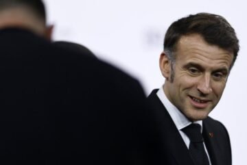 El teléfono rojo del Elíseo con Rusia no convence