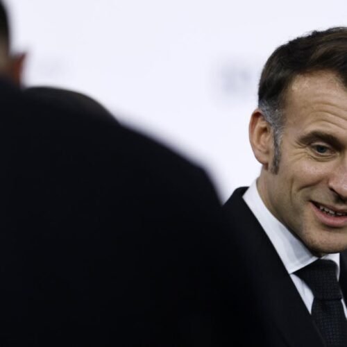 El teléfono rojo del Elíseo con Rusia no convence