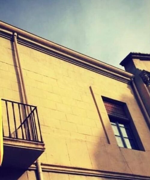 Un juez obliga a Verges a colocar la bandera española en el exterior del edificio consistorial