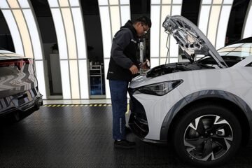 Alivio en Seat tras el acuerdo con la UE para eliminar el arancel al Cupra Tavascan, fabricado en China