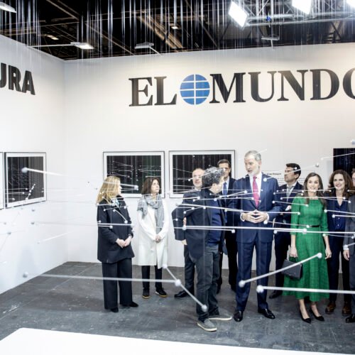 Los Reyes inauguran Arco 2026 con parada en el estand de EL MUNDO y Elías Crespín