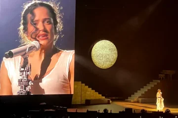 Rosalía suspende su concierto en Milán por una intoxicación alimentaria