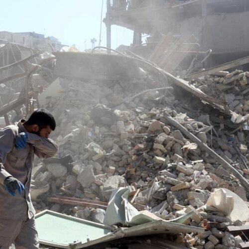 Guerra en Irán y última hora de los ataques de EE.UU. e Israel | Elección de Jamenei, precio del petróleo y ataques en Teherán y Bahréin