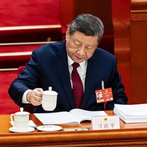 Xi Jingping pide lealtad al ejército en la lucha contra la corrupción en China