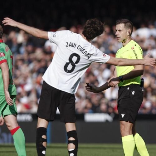 Dos árbitros de Primera División llevarán una microcámara esta jornada