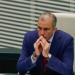 Ortega Smith reta a Vox a expulsarlo del Congreso y denuncia al partido