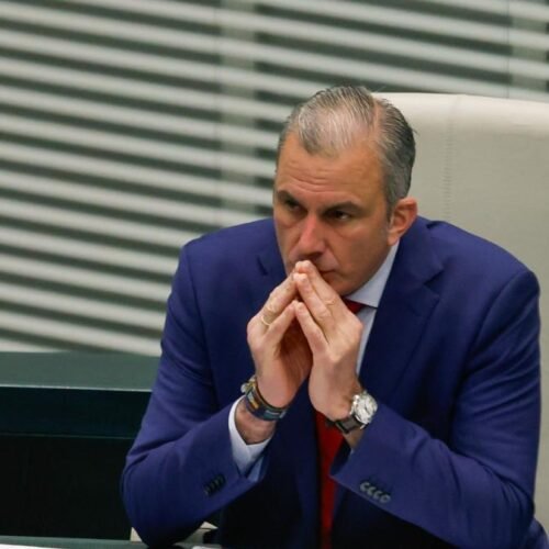 Ortega Smith reta a Vox a expulsarlo del Congreso y denuncia al partido