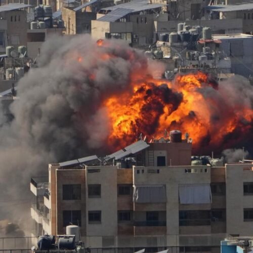 Última hora del ataque contra Irán de EE.UU. e Israel | Oleada de bombardeos en Teherán y países del Golfo y reacción de Trump a la guerra en Irán