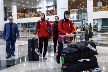 Dos futbolistas iraníes más retiran su petición de asilo en Australia para regresar a Teherán