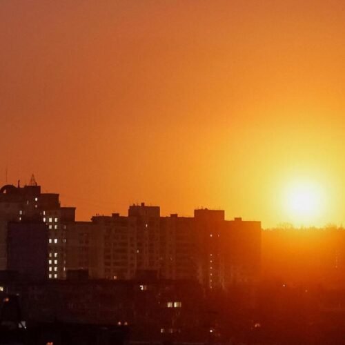 Al menos tres muertos en otro ataque ruso masivo contra la región de Kyiv durante la noche