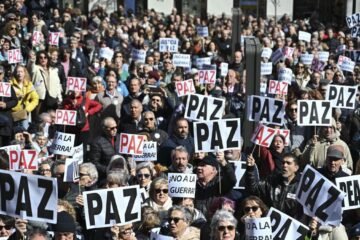 Miles de personas dicen “No a la guerra” y piden parar el conflicto en Oriente Medio