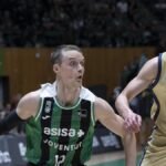 Ricky Rubio dirige la fiesta de la Penya ante un tristísimo Barça