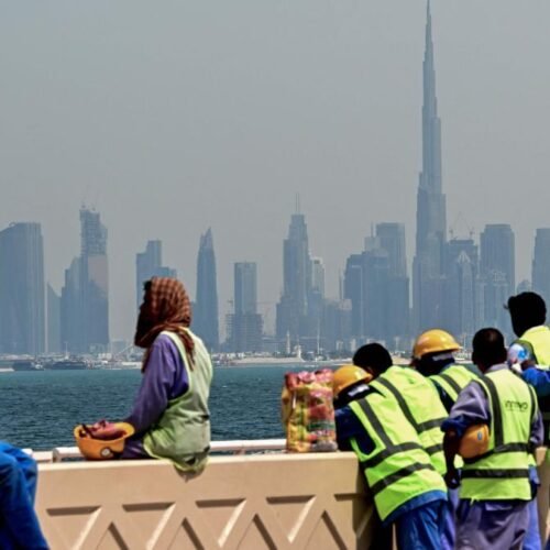 La guerra de Irán nubla el futuro de 24 millones de inmigrantes asiáticos en el golfo Pérsico