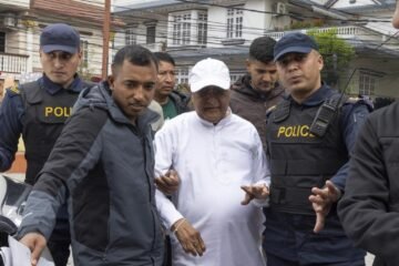 La matanza de estudiantes en septiembre lleva a la detención del primer ministro KP Oli