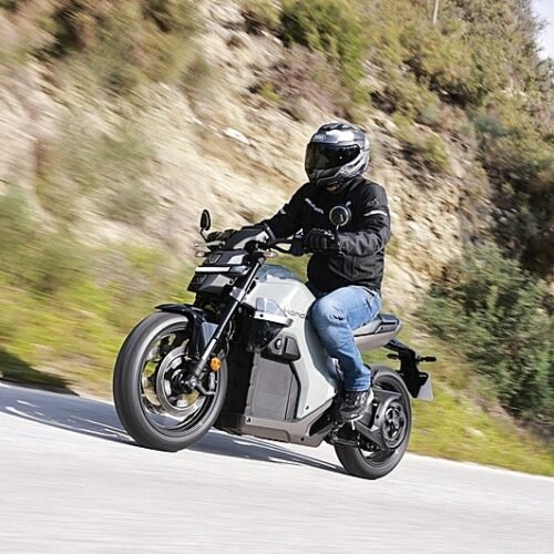 Probamos la nueva Honda WN7 eléctrica, una moto para la historia