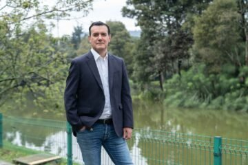 David R. González Suárez propone una nueva mirada sobre el liderazgo contemporáneo