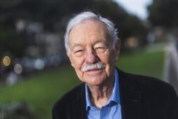 Eduardo Mendoza: «Cada uno nace con una tara genética y la de España es la corrupción. ¿Quién va a leer mi libro si cuando pones las noticias te encuentras con lo más absurdo y lo más divertido?»