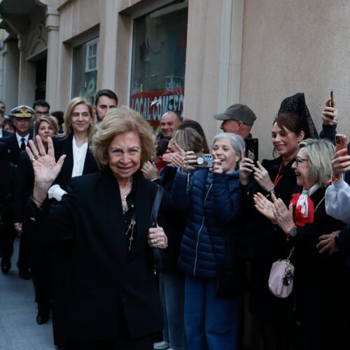 Las imágenes de la reina Sofía junto a sus hijas en la Semana Santa de Cartagena y Murcia