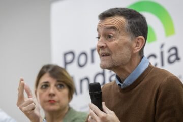 Las izquierdas andaluzas tratan de cerrar su coalición a horas de la fecha límite