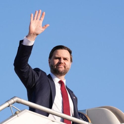 Trump confirma que Vance viaja hoy a Pakistán para su segunda ronda de diálogo con Irán