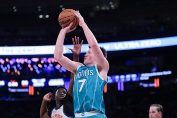 Kon Knueppel, el tirador que se hizo estrella en las ‘ligas de papá’