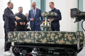 Zelenski celebra la derrota de Orbán en Hungría y reitera que el oleoducto Druzhba estará reparado a finales de abril