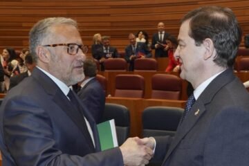 PP y Vox ven su acuerdo en las Cortes un primer paso para gobernar juntos Castilla y León