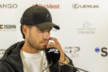 Carlos Alcaraz se retira del Trofeo Conde de Godó por lesión