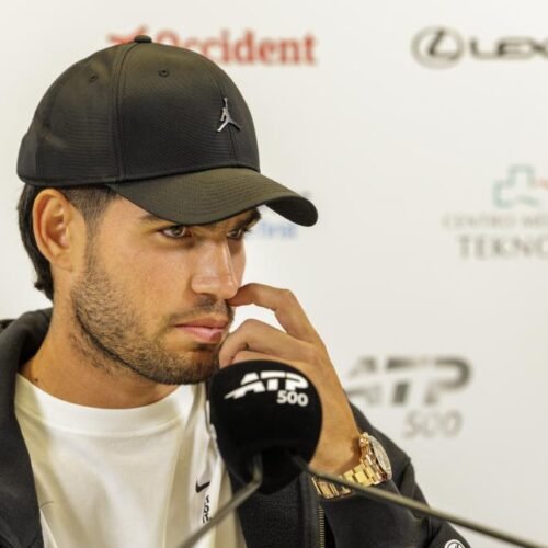 Carlos Alcaraz se retira del Trofeo Conde de Godó por lesión