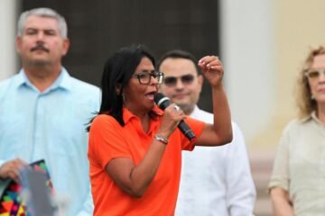 Vox entiende los cánticos de “mona” contra Delcy Rodríguez